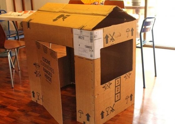 Ngôi nhà bằng thùng giấy carton lớn